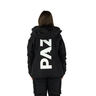 PAZ Logo auf dem Rücken eines Damen-Schneeanzugs von hinten
