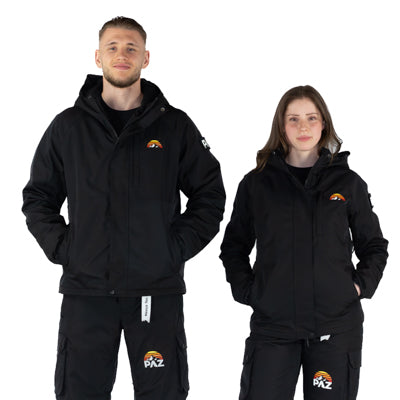 PAZ Schneeanzug an Mann und Frau frontal präsentiert, Studioaufnahme