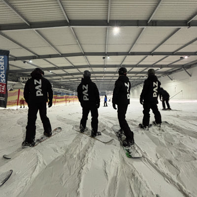 PAZ Schneeanzüge im Einsatz in der Skihalle mit Snowboards